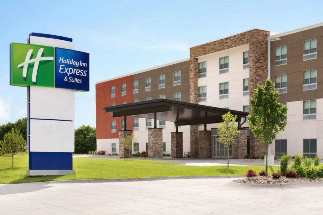 Holiday Inn Express & Suites Reedsburg - Dells Area By Ihg Exterior photo