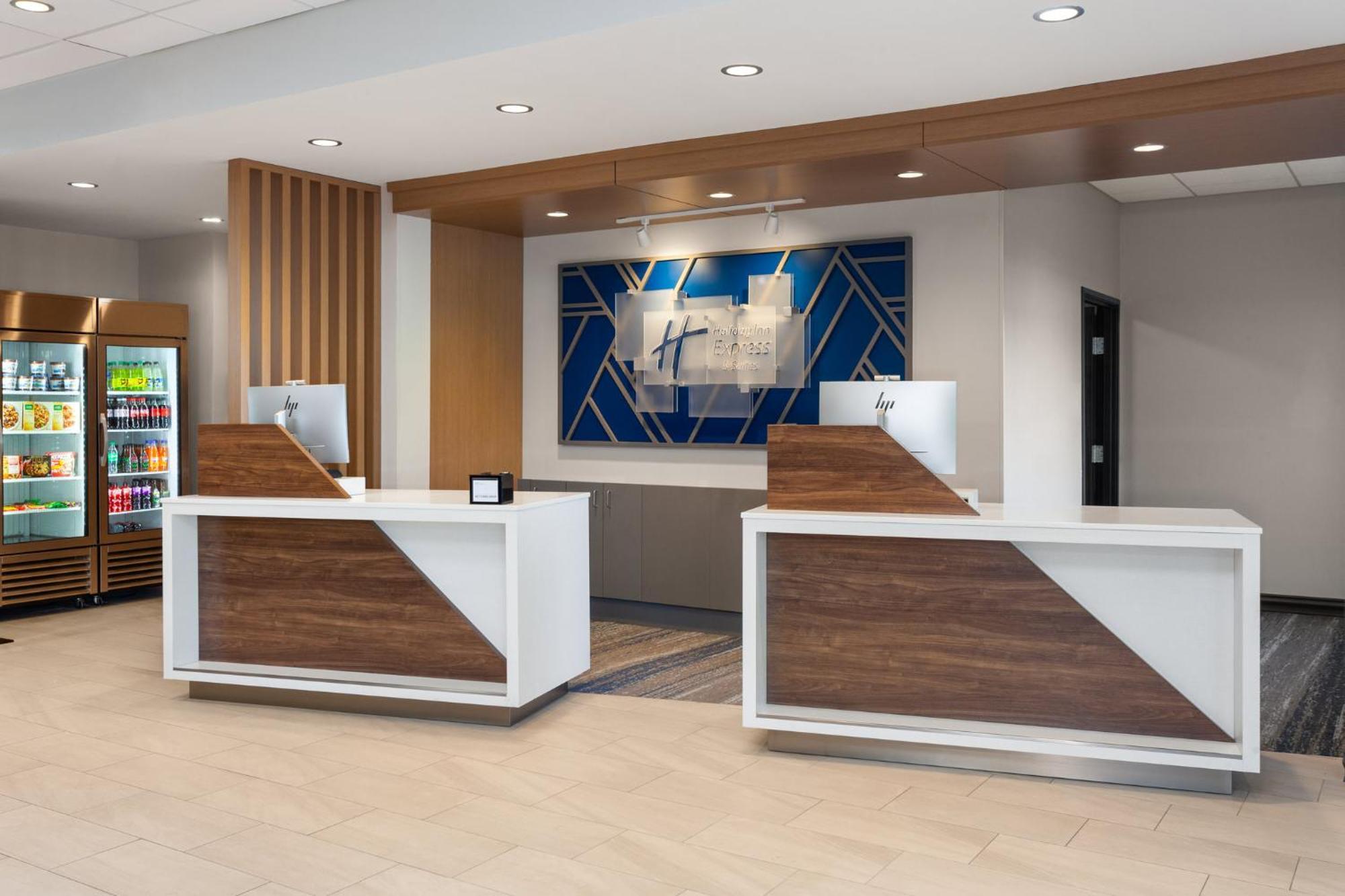 Holiday Inn Express & Suites Reedsburg - Dells Area By Ihg Exterior photo