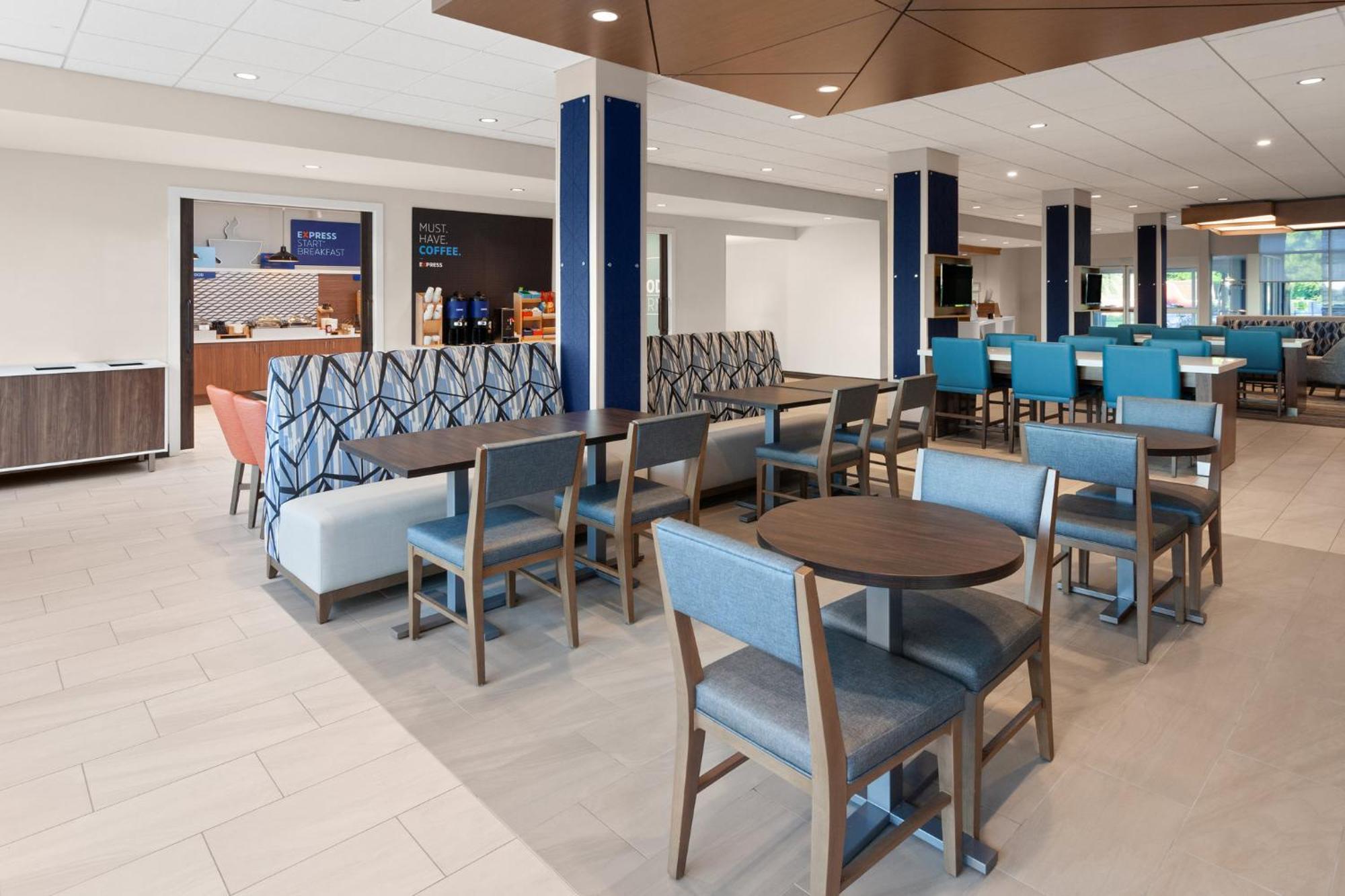 Holiday Inn Express & Suites Reedsburg - Dells Area By Ihg Exterior photo